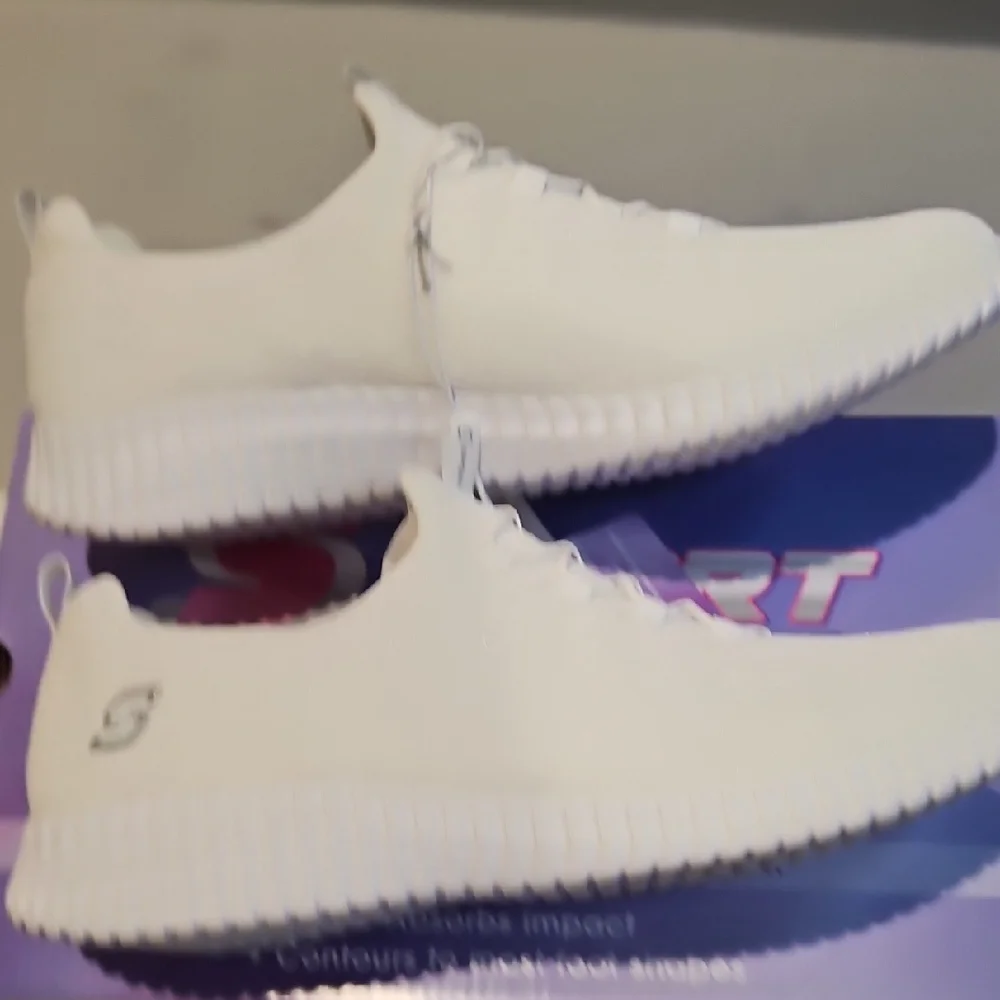 NWT Skechers Women's White Sneakers Size 10 - Picture 5 of 9